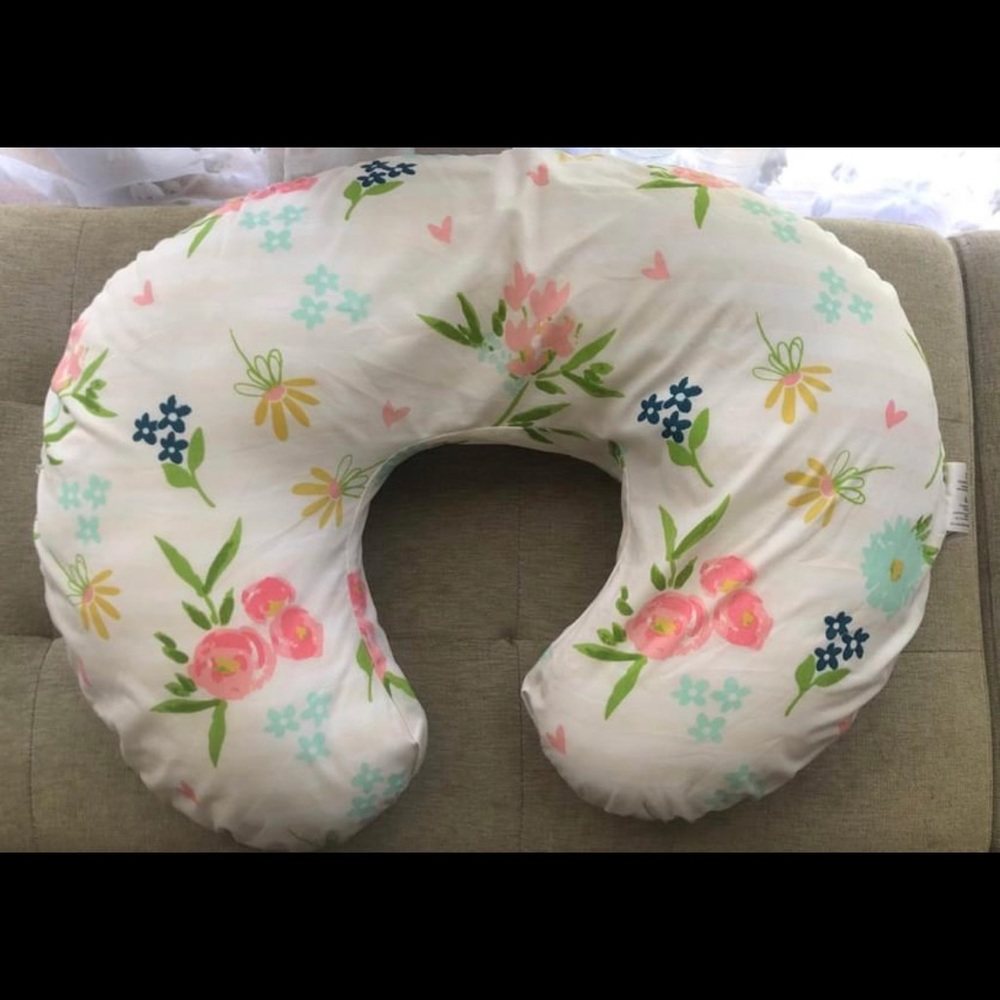 🌼🌷🌸 Boppy Nursing pillow 🌸🌷🌼